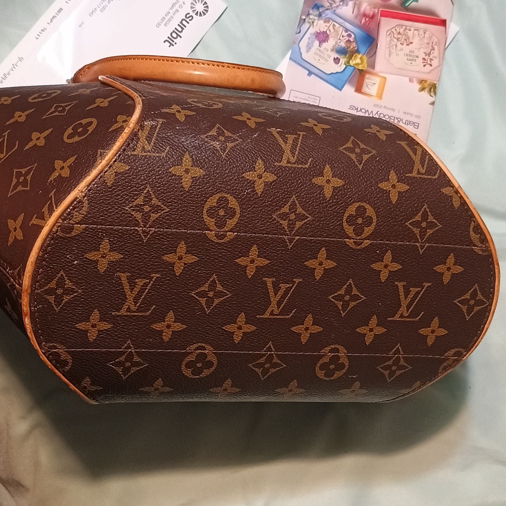 Louis Vuitton Classic Monogram Shoulder Bag - Picture 9 of 11